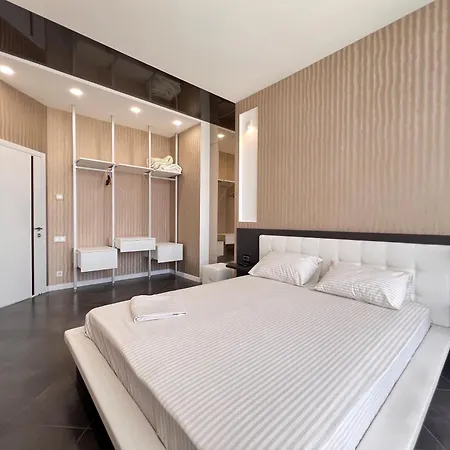 Apartment 8 Pearl - Brilliant Sight *